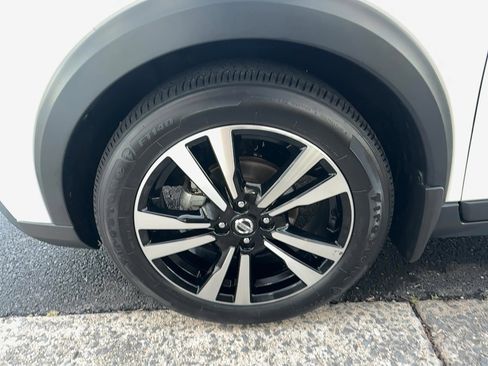 Used 2018 Nissan Kicks SV image 24