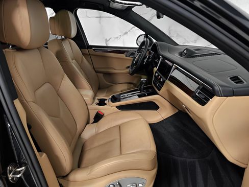Used 2023 Porsche Macan S AWD/4WD image 2
