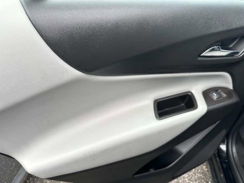 Used 2021 Chevrolet Equinox LS image 12
