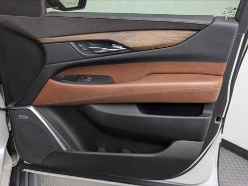 Used 2016 Cadillac Escalade ESV Premium image 23