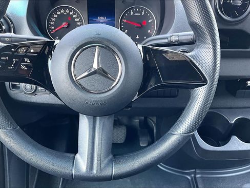 Used 2025 Mercedes-Benz Sprinter 2500 image 27