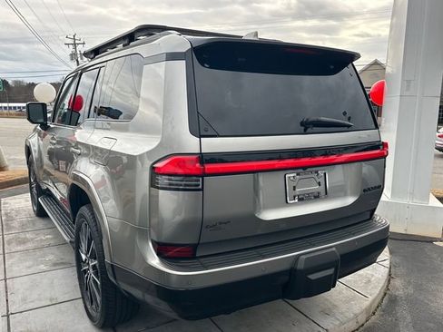 Used 2024 Lexus GX 550 image 5