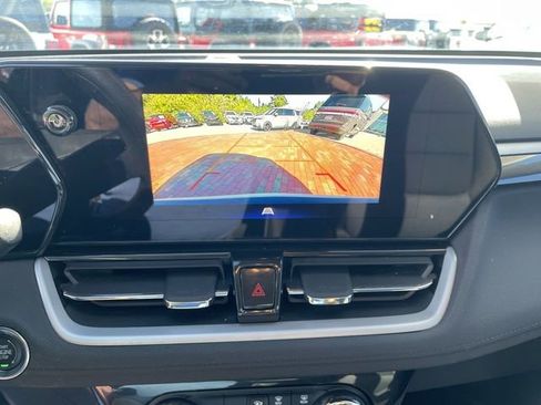 Used 2024 Chevrolet TrailBlazer LT w/ Driver Confidence Package AWD/4WD image 22
