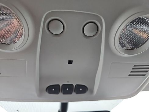 Used 2009 Chevrolet Traverse LT image 16