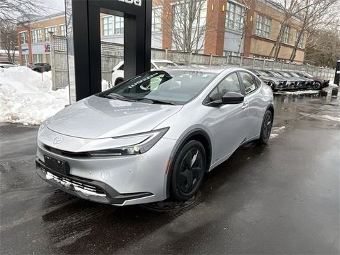 Used 2025 Toyota Prius LE image 4