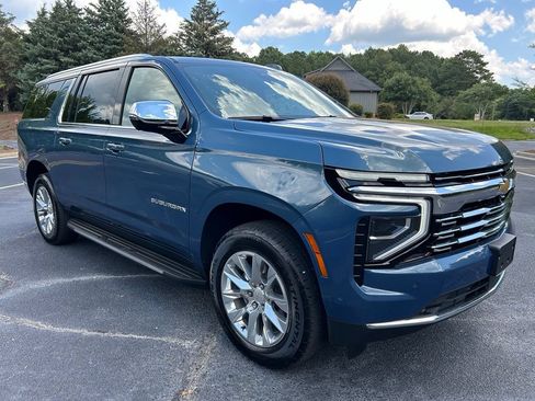 Used 2025 Chevrolet Suburban Premier w/ Sun And Tow Package RWD image 21