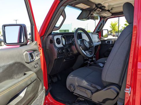 Certified 2025 Jeep Wrangler Unlimited Sahara AWD/4WD image 37