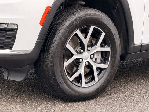 Used 2023 Jeep Grand Cherokee L Limited image 29