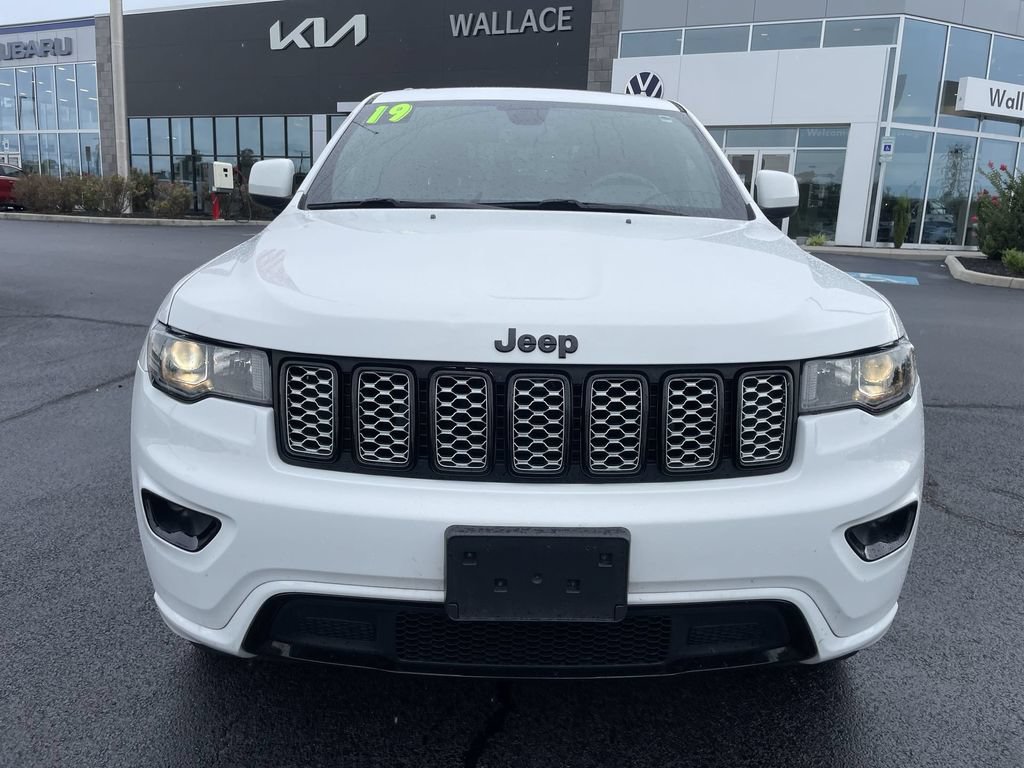 Used 2019 Jeep Grand Cherokee Altitude AWD/4WD image 2
