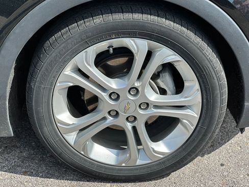 Used 2017 Chevrolet Bolt LT FWD image 27