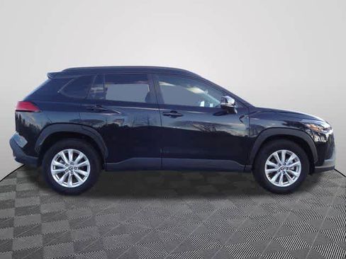 Used 2025 Toyota Corolla Cross LE image 4