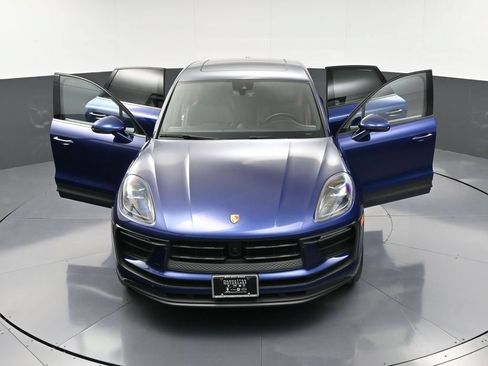 Certified 2023 Porsche Macan Turbo AWD/4WD image 32