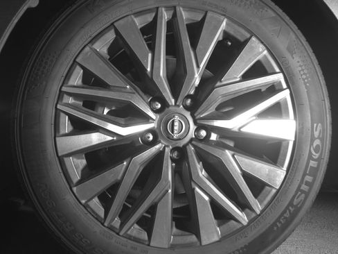 Used 2025 Nissan Altima 2.5 SV image 12