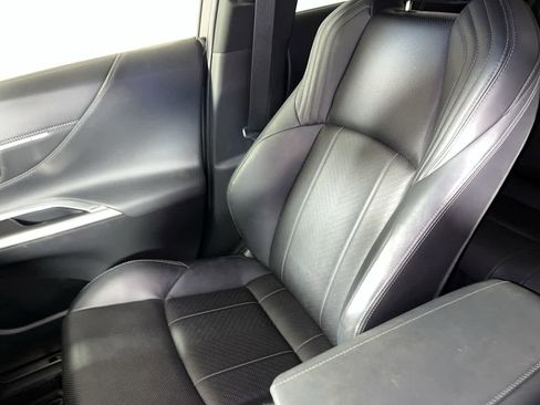 Used 2021 Toyota Venza XLE w/ Softex Package image 24