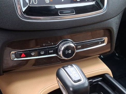 Used 2016 Volvo XC90 T6 Momentum AWD/4WD image 22