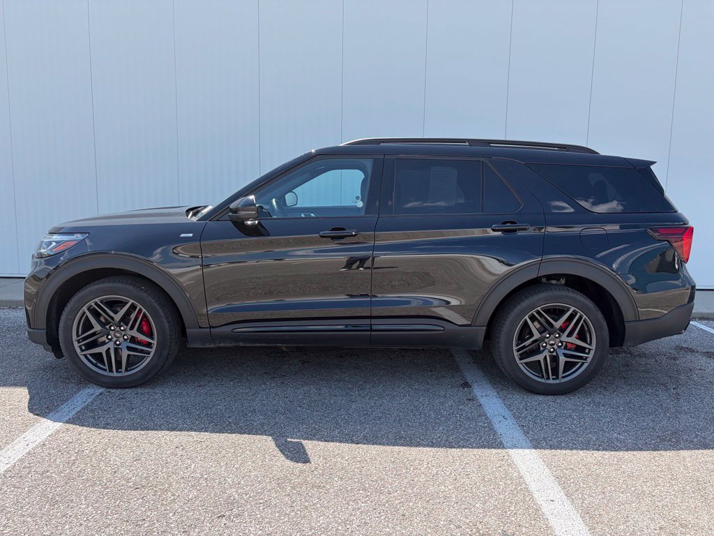 Certified 2025 Ford Explorer ST-Line w/ ST-Line Street Pack AWD/4WD image 3