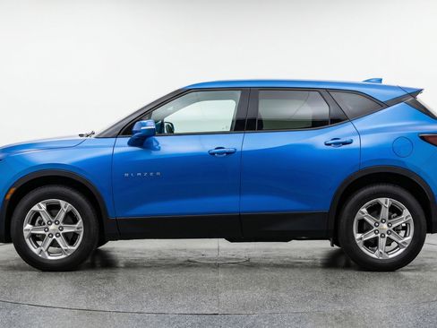 Used 2025 Chevrolet Blazer LT FWD image 5