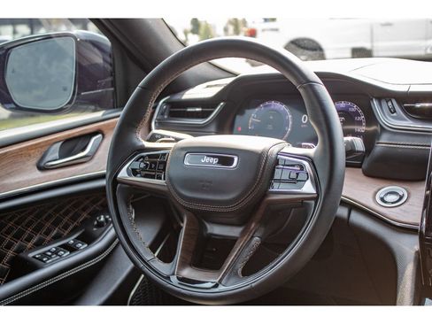 Used 2025 Jeep Grand Cherokee Summit w/ Obsidian Package AWD/4WD image 34
