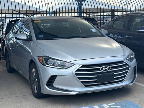 Used 2018 Hyundai Elantra SEL image 3