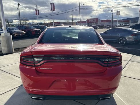 Used 2022 Dodge Charger SXT w/ Leather Interior Group image 4