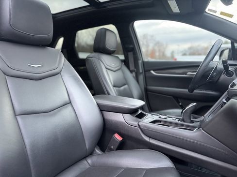 Used 2022 Cadillac XT5 Sportv w/ LPO, ONYX Package image 12