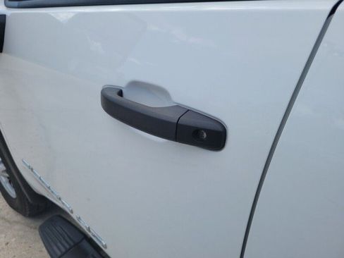 Used 2024 GMC Sierra 2500 Pro w/ Convenience Package image 9