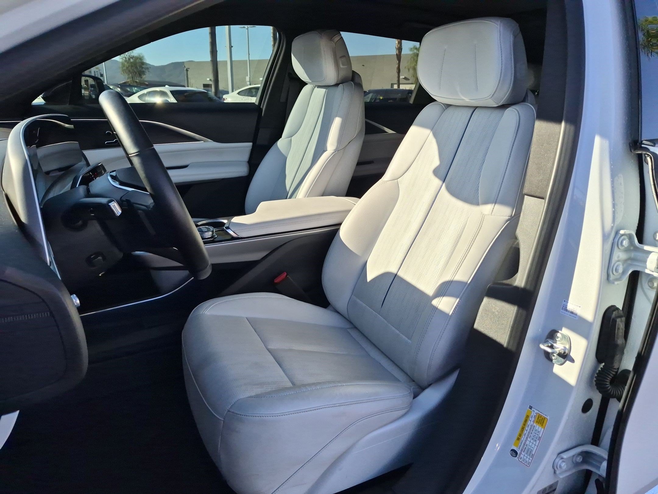 Used 2024 Cadillac Lyriq Luxury RWD image 16