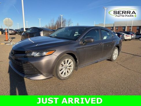 Used 2020 Toyota Camry LE image 1