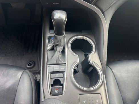 Used 2022 Toyota Camry XLE image 15