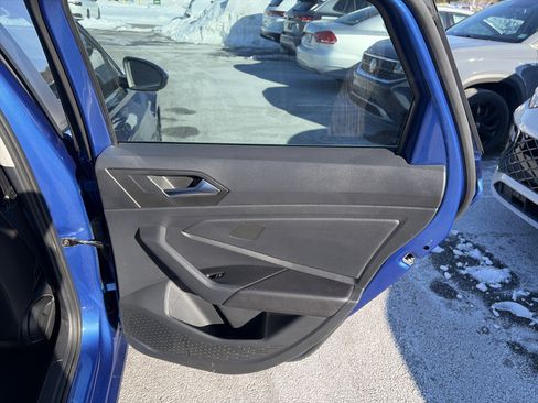 Certified 2023 Volkswagen Jetta SE w/ Panoramic Sunroof Package image 17