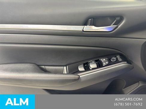 Used 2025 Nissan Altima 2.5 SR FWD image 14