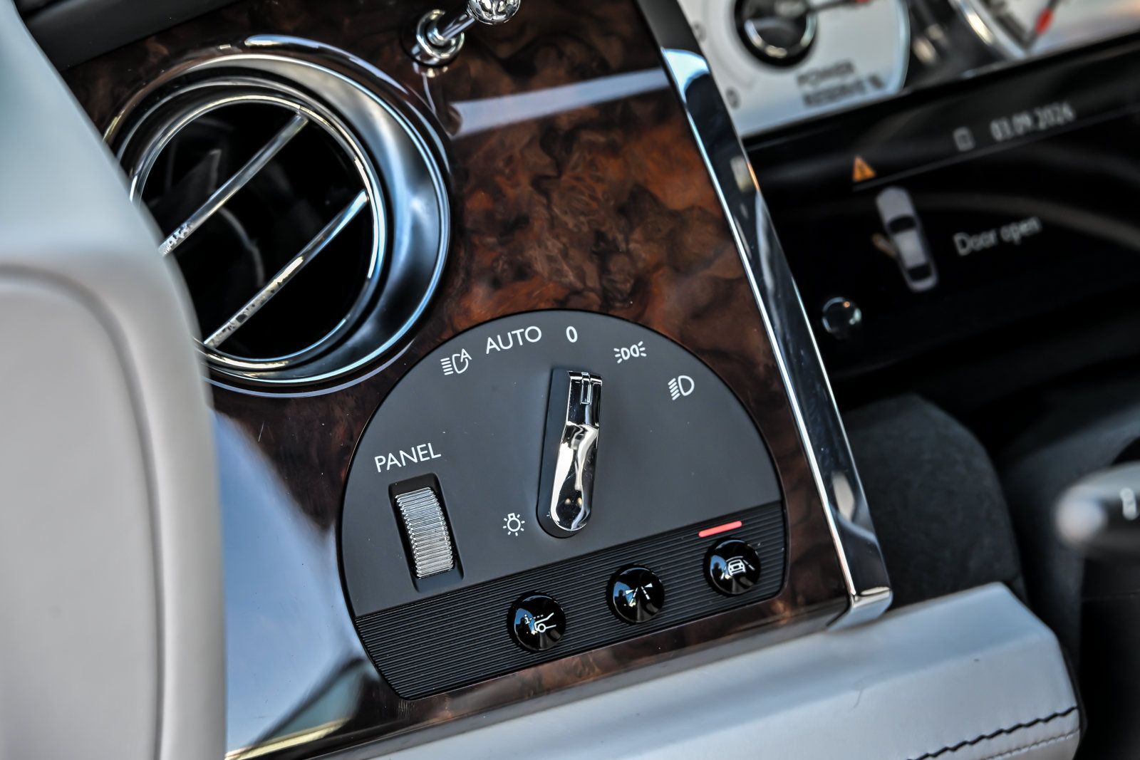 Used 2016 Rolls-Royce Wraith RWD image 28