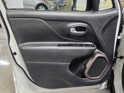 Used 2023 Jeep Renegade Latitude image 21