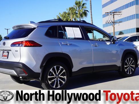 Certified 2022 Toyota Corolla Cross XLE image 7