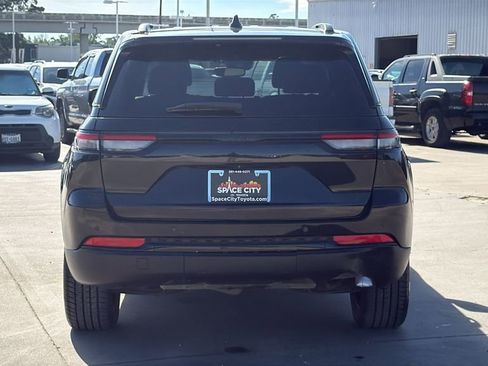 Used 2022 Jeep Grand Cherokee Altitude image 4