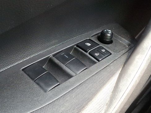 Used 2022 Toyota Corolla LE FWD image 24