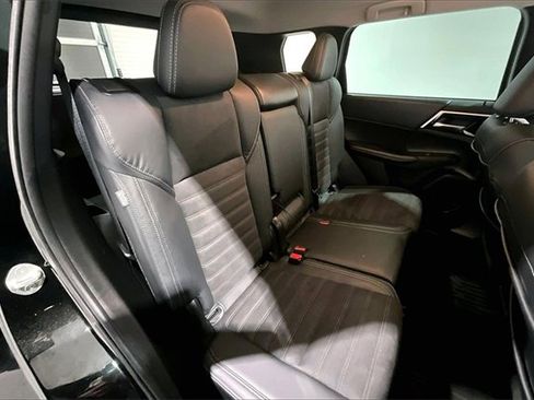 Used 2023 Mitsubishi Outlander SE image 26