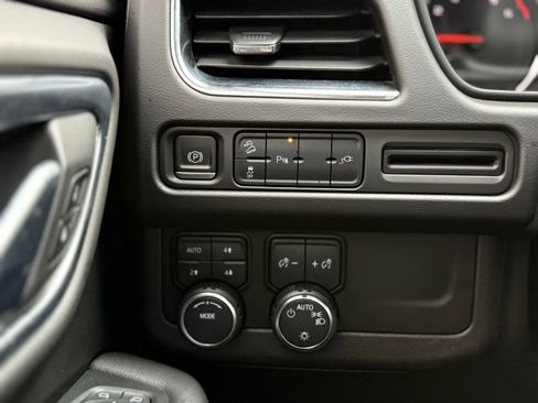 Used 2021 Chevrolet Suburban Z71 AWD/4WD image 36
