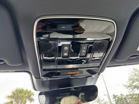 Used 2026 Land Rover Range Rover SE image 28