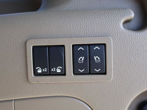 Used 2015 Chevrolet Suburban LTZ image 12