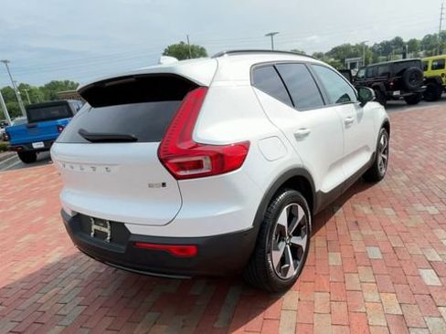 Used 2026 Volvo XC40 B5 Plus AWD/4WD image 9