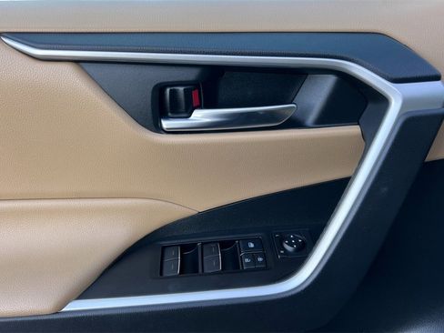 Certified 2022 Toyota RAV4 XLE Premium image 13