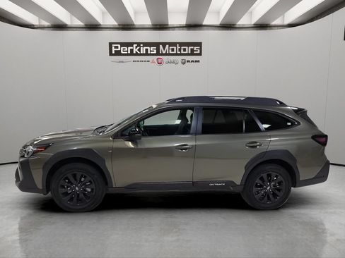 Used 2025 Subaru Outback Onyx Edition AWD/4WD image 2