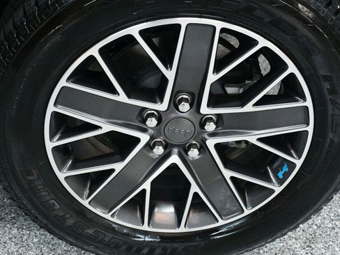 Used 2022 Jeep Wrangler Unlimited Sahara image 18