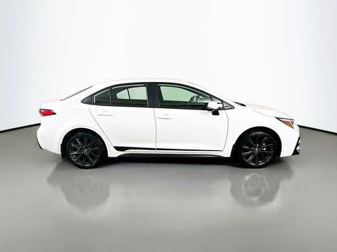 Used 2025 Toyota Corolla SE image 4