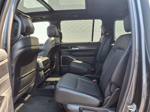 Used 2024 Jeep Wagoneer L Series II w/ Premium Group I AWD/4WD image 13