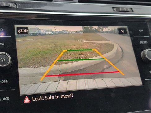 Used 2022 Volkswagen Tiguan SE image 17