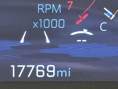 Used 2025 Chevrolet Equinox LT image 2