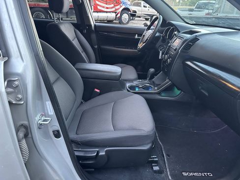 Used 2013 Kia Sorento LX w/ Convenience Pkg AWD/4WD image 11