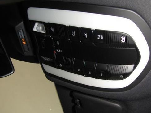 Used 2021 Porsche Macan AWD/4WD image 8